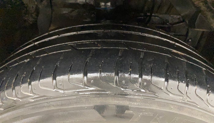 2017 Maruti Vitara Brezza ZDI, Diesel, Manual, 1,39,659 km, Right Front Tyre Tread