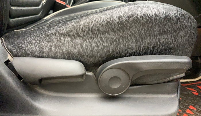 2017 Maruti Vitara Brezza ZDI, Diesel, Manual, 1,39,659 km, Driver Side Adjustment Panel