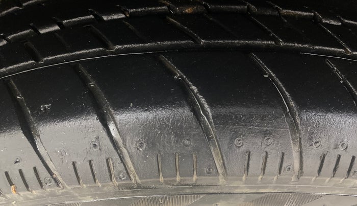 2016 Maruti Celerio VXI AMT, Petrol, Automatic, 20,714 km, Right Rear Tyre Tread