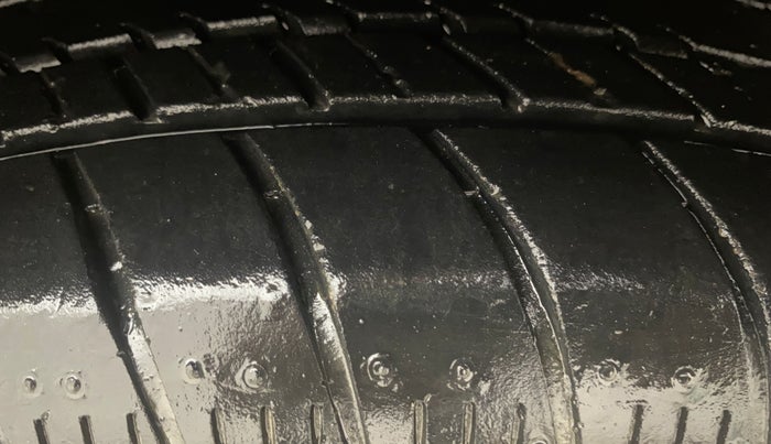 2016 Maruti Celerio VXI AMT, Petrol, Automatic, 20,714 km, Right Front Tyre Tread