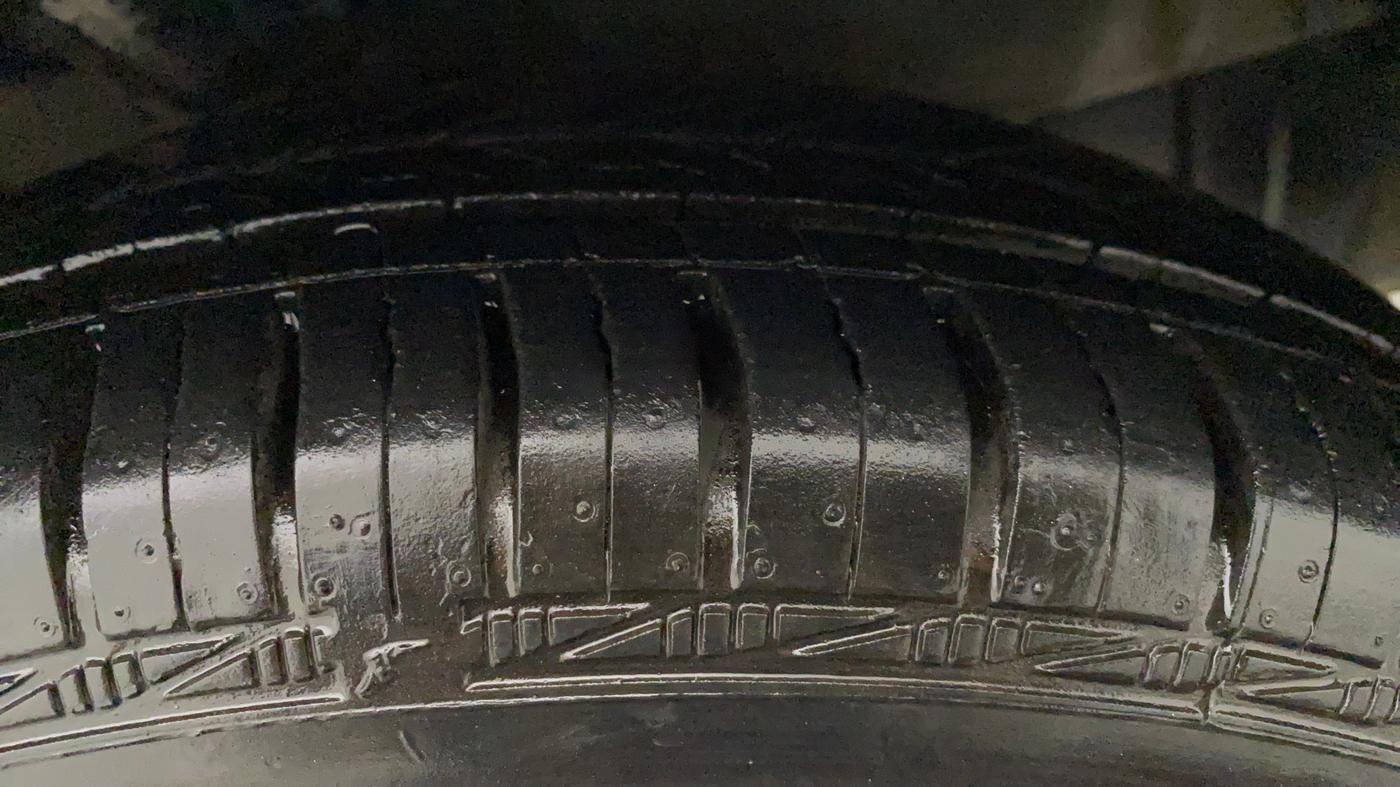 2013 Hyundai i10 SPORTZ 1.2, Petrol, Manual, 36,438 km, Left Front Tyre Tread