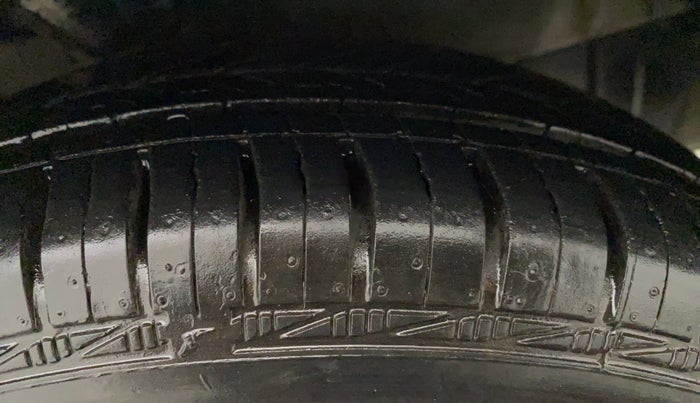 2013 Hyundai i10 SPORTZ 1.2, Petrol, Manual, 36,438 km, Left Front Tyre Tread