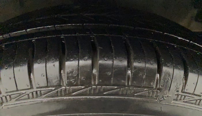 2013 Hyundai i10 SPORTZ 1.2, Petrol, Manual, 36,438 km, Right Front Tyre Tread