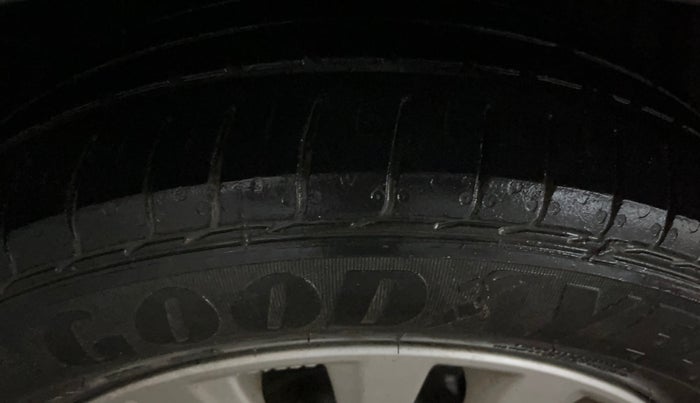 2020 Maruti Ciaz DELTA 1.5 SHVS MT PETROL, Petrol, Manual, 47,925 km, Right Front Tyre Tread