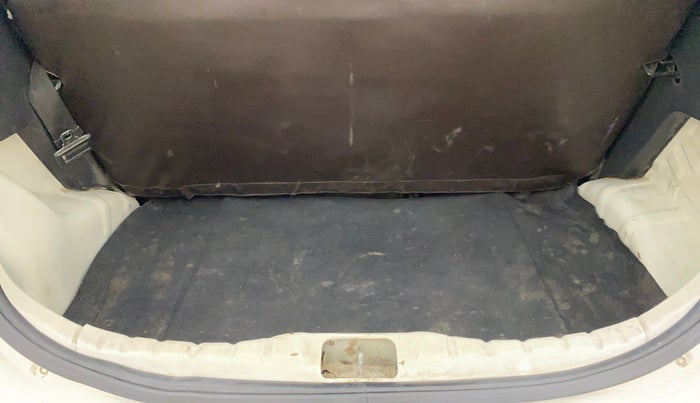 2016 Hyundai Eon SPORTZ, Petrol, Manual, 56,431 km, Boot Inside