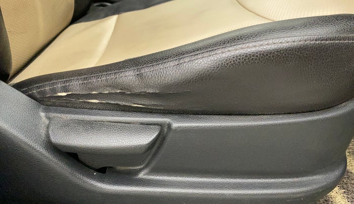 2016 Hyundai Eon SPORTZ, Petrol, Manual, 56,431 km, Driver Side Adjustment Panel