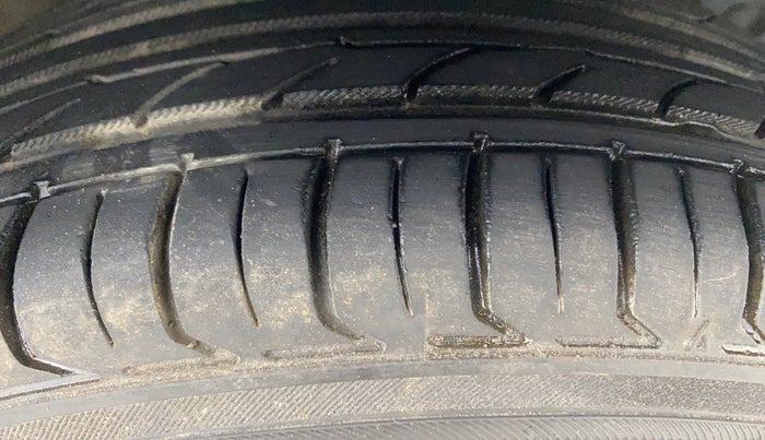 2016 Hyundai Xcent SX 1.2, Petrol, Manual, 92,812 km, Right Front Tyre Tread