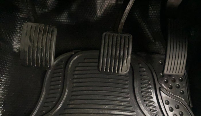 2016 Hyundai Xcent SX 1.2, Petrol, Manual, 92,812 km, Pedals