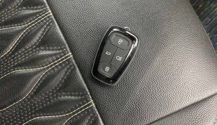 2023 Tata ALTROZ XZA, Petrol, Automatic, 30,120 km, Key Close Up