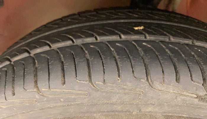 2013 Maruti Alto K10 VXI, Petrol, Manual, 82,482 km, Left Front Tyre Tread