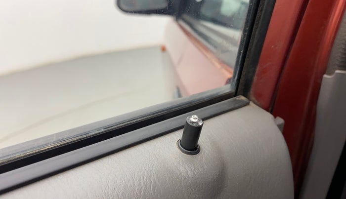 2013 Maruti Alto K10 VXI, Petrol, Manual, 82,482 km, Lock system - Door lock knob has minor damage