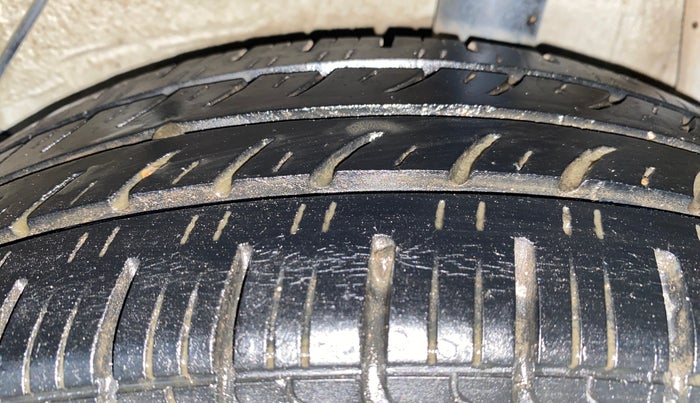 2016 Maruti Celerio ZXI AMT (O), Petrol, Automatic, 93,668 km, Left Rear Tyre Tread