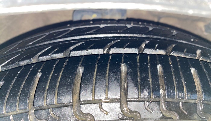 2016 Maruti Celerio ZXI AMT (O), Petrol, Automatic, 93,668 km, Right Front Tyre Tread