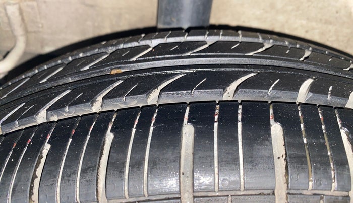 2016 Maruti Celerio ZXI AMT (O), Petrol, Automatic, 93,668 km, Right Rear Tyre Tread