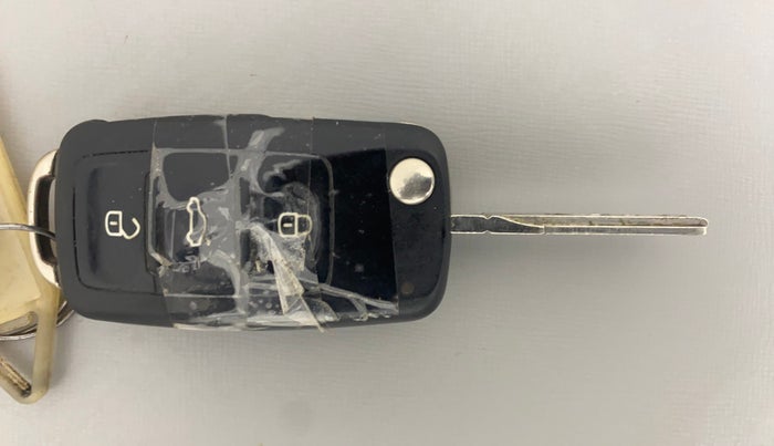 2014 Volkswagen Vento COMFORTLINE 1.5 AT, Diesel, Automatic, 82,598 km, Key Close Up