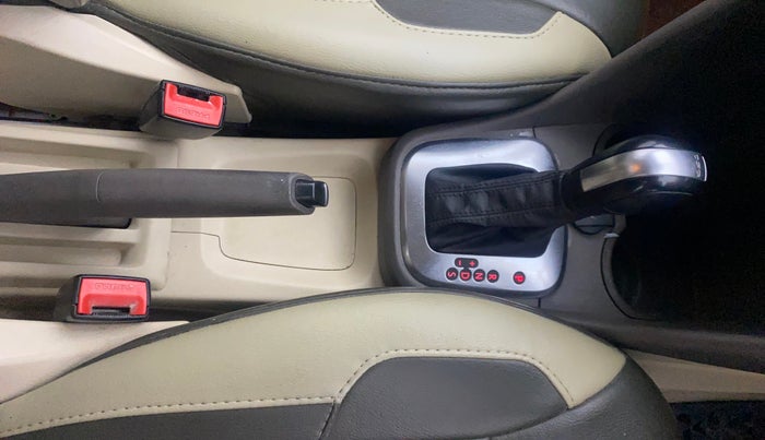 2014 Volkswagen Vento COMFORTLINE 1.5 AT, Diesel, Automatic, 82,598 km, Gear Lever