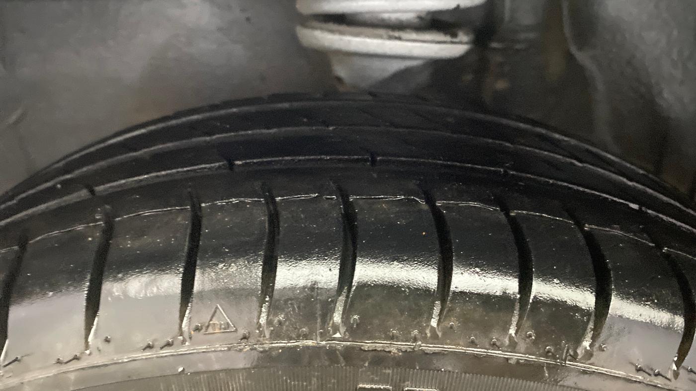 2014 Maruti Alto K10 LX, Petrol, Manual, 69,449 km, Left Front Tyre Tread