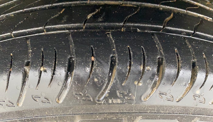 2022 Tata PUNCH ACCOMPLISHED AMT, Petrol, Automatic, 68,141 km, Left Front Tyre Tread