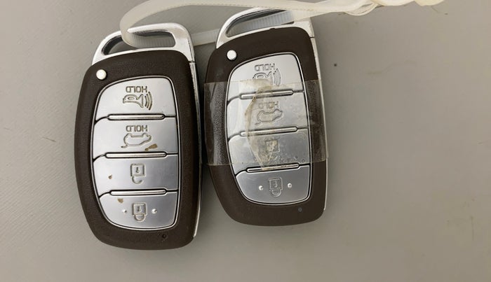 2020 Hyundai VENUE SX 1.0 (O) TURBO, Petrol, Manual, 38,821 km, Key Close Up