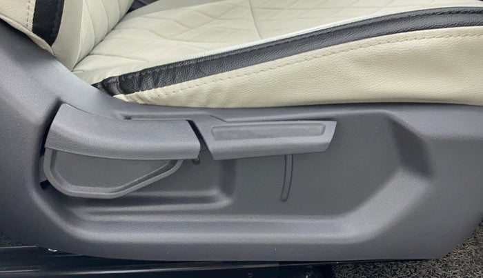 2021 Hyundai GRAND I10 NIOS SPORTZ CNG MT, CNG, Manual, 14,358 km, Driver Side Adjustment Panel