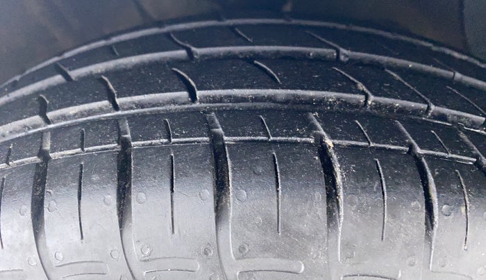 2021 Hyundai GRAND I10 NIOS SPORTZ CNG MT, CNG, Manual, 14,358 km, Right Front Tyre Tread