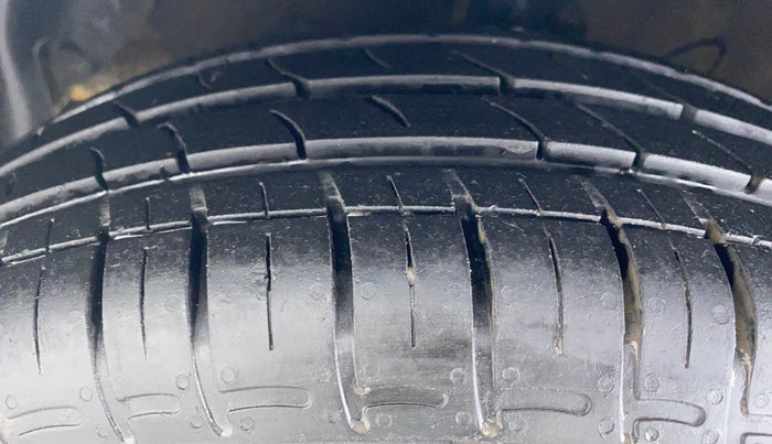 2021 Hyundai GRAND I10 NIOS SPORTZ CNG MT, CNG, Manual, 14,358 km, Left Front Tyre Tread