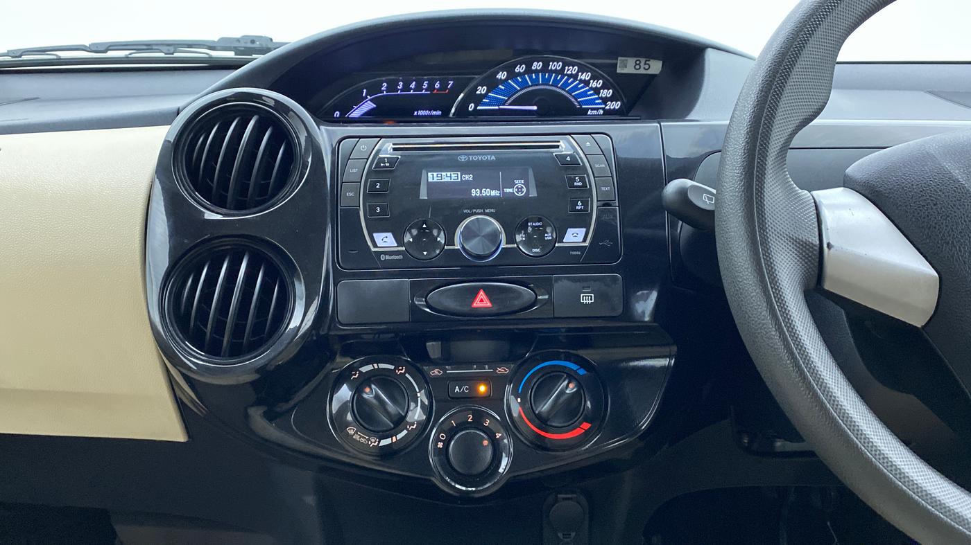 2018 Toyota Etios Liva V DUAL TONE, Petrol, Manual, 49,851 km, Air Conditioner