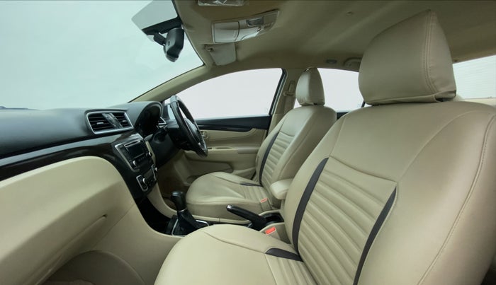 2017 Maruti Ciaz ZETA 1.4 VVT AMT, Petrol, Automatic, 63,065 km, Right Side Front Door Cabin