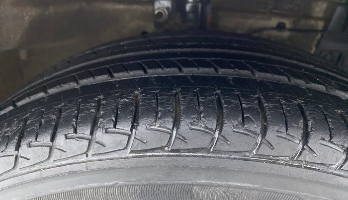 2017 Maruti Ciaz ZETA 1.4 VVT AMT, Petrol, Automatic, 63,065 km, Right Front Tyre Tread