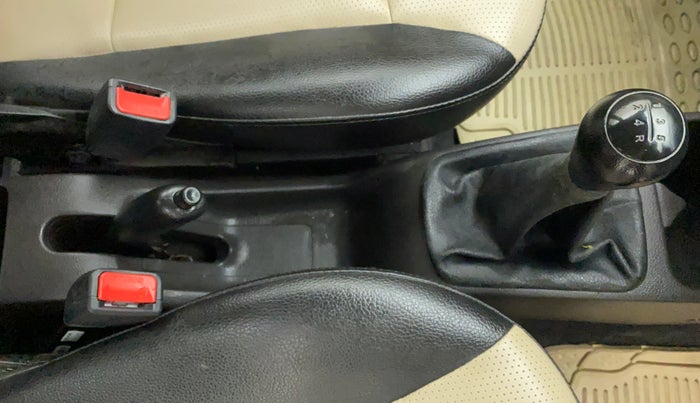 2016 Hyundai Eon ERA +, Petrol, Manual, 62,536 km, Gear Lever