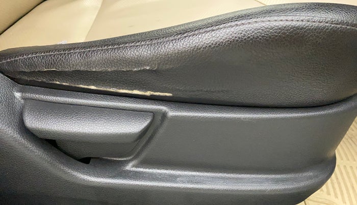 2016 Hyundai Eon ERA +, Petrol, Manual, 62,536 km, Driver Side Adjustment Panel