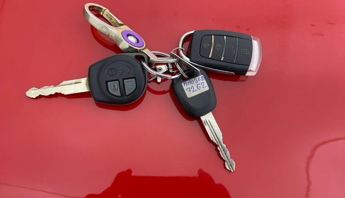 2023 Maruti Swift LXI, Petrol, Manual, 37,303 km, Key Close Up