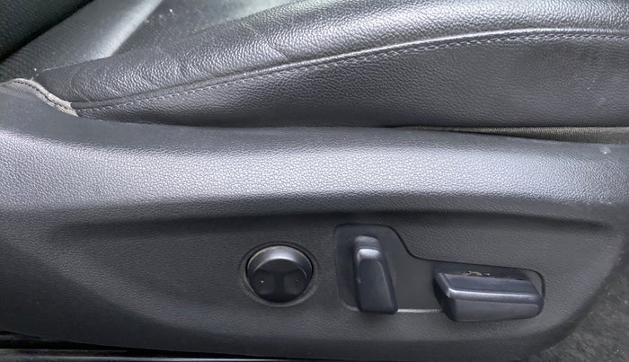 2017 Hyundai New Elantra 2.0 SX (O) MT, Petrol, Manual, 85,727 km, Driver Side Adjustment Panel