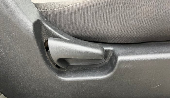 2014 Maruti Wagon R 1.0 LXI, Petrol, Manual, 65,448 km, Driver Side Adjustment Panel