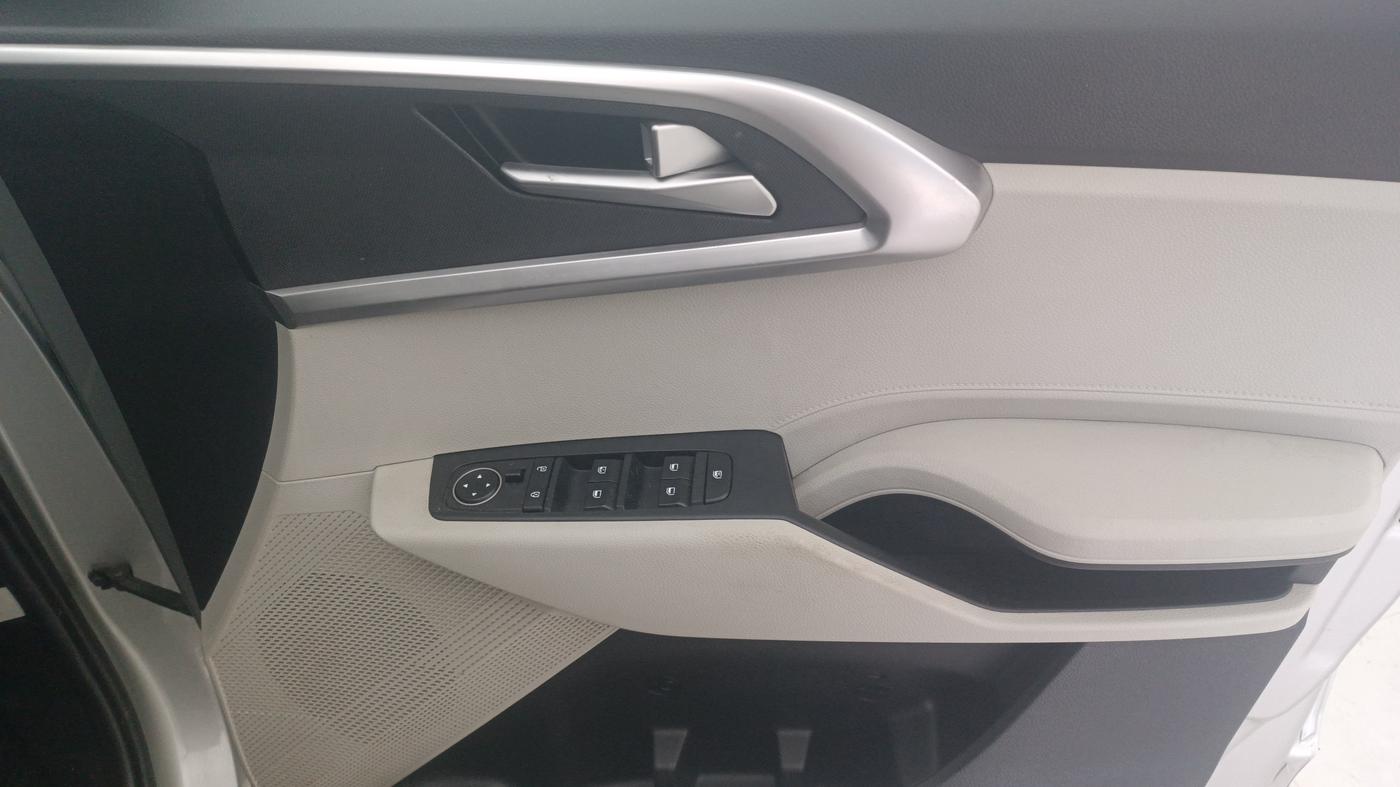 2024 KIA CARENS PRESTIGE 1.5 PETROL 7 STR, Petrol, Manual, 25,102 km, Driver Side Door Panels Control