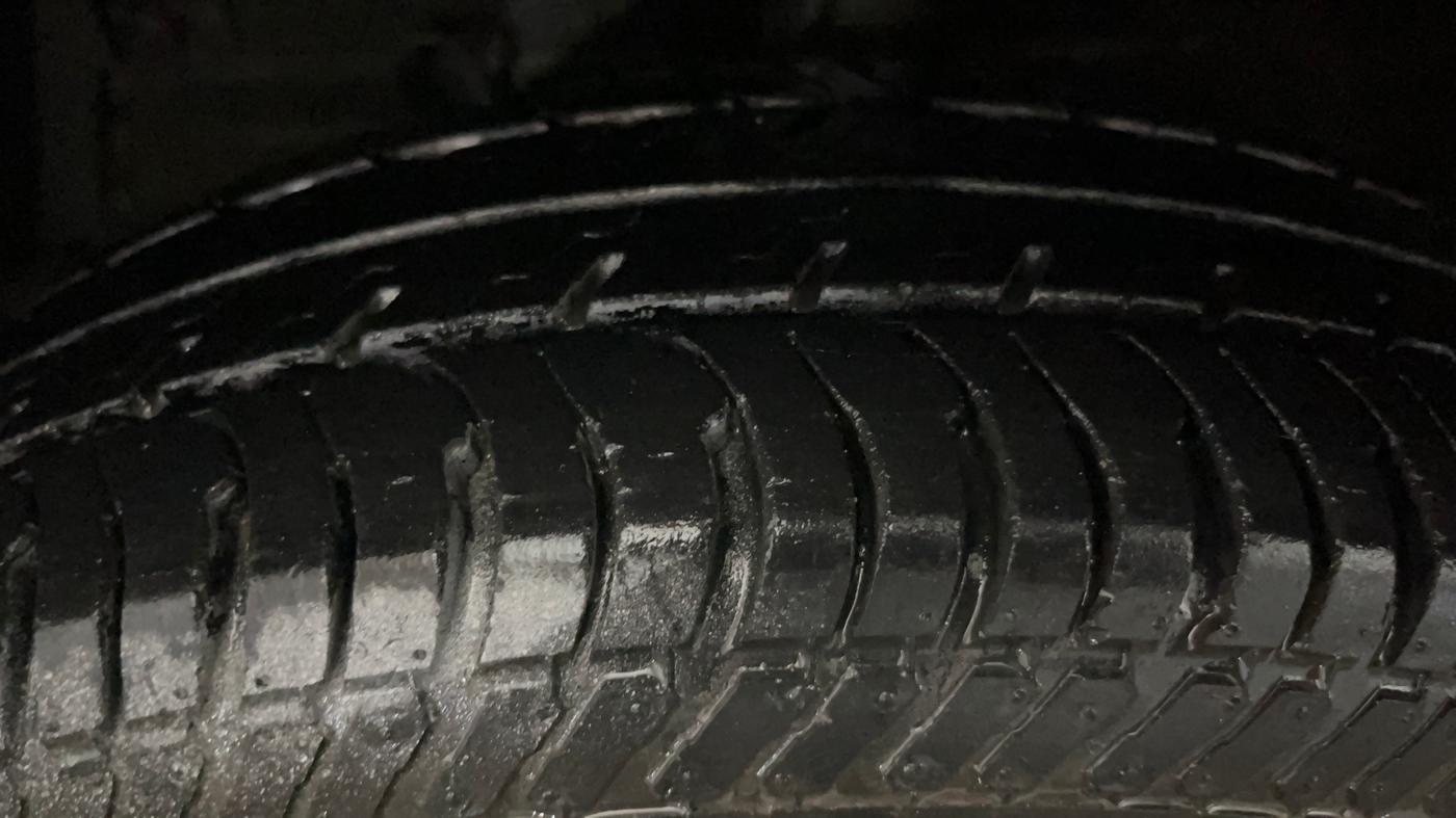2015 Maruti Swift Dzire VXI, Petrol, Manual, 29,848 km, Left Front Tyre Tread