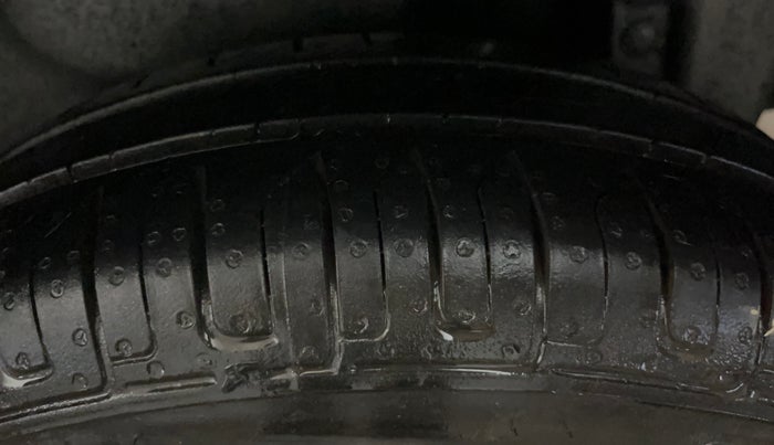 2015 Maruti Swift Dzire VXI, Petrol, Manual, 29,791 km, Left Rear Tyre Tread