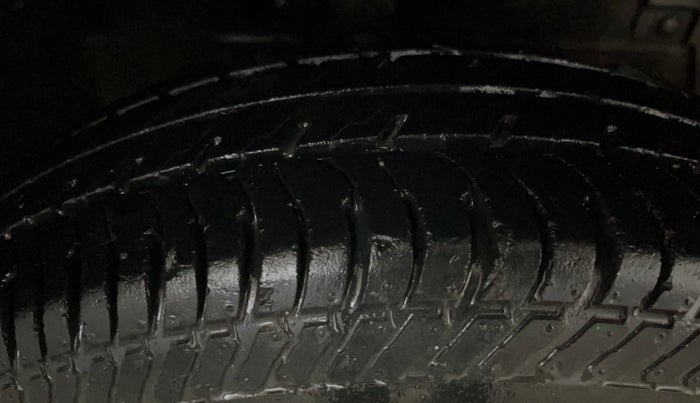 2015 Maruti Swift Dzire VXI, Petrol, Manual, 29,791 km, Right Front Tyre Tread