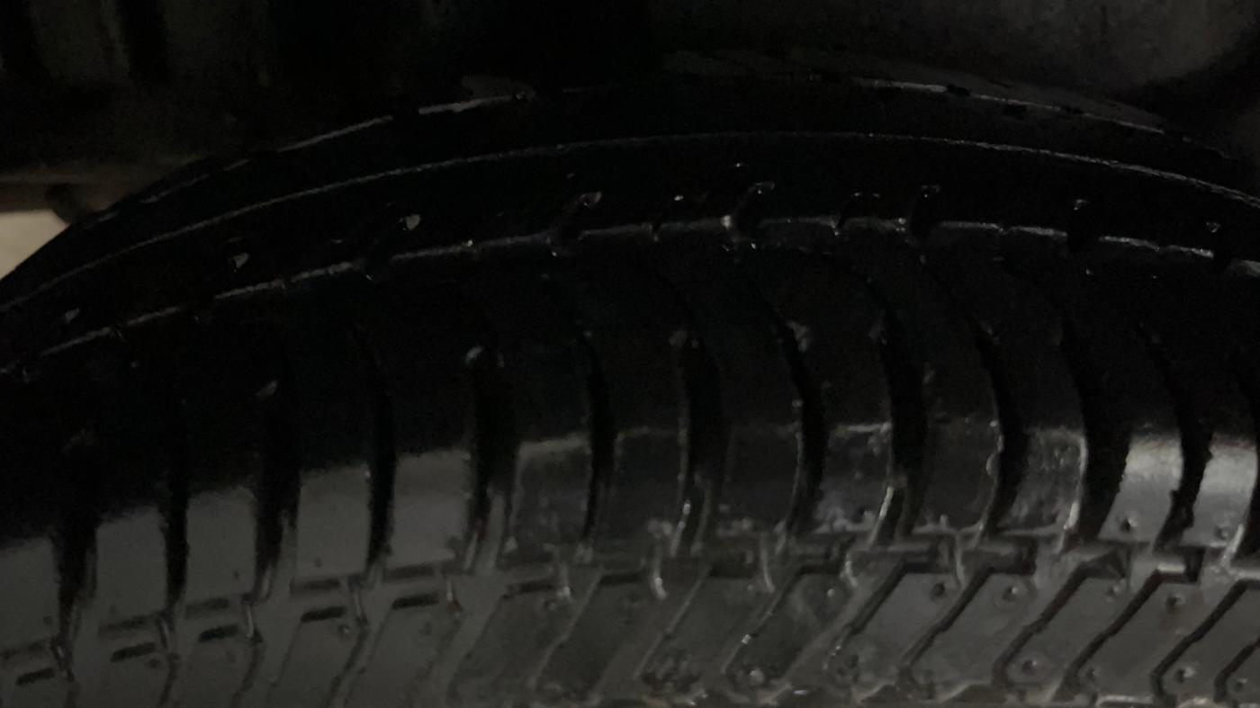 2015 Maruti Swift Dzire VXI, Petrol, Manual, 29,848 km, Right Rear Tyre Tread