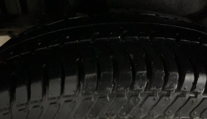 2015 Maruti Swift Dzire VXI, Petrol, Manual, 29,791 km, Right Rear Tyre Tread