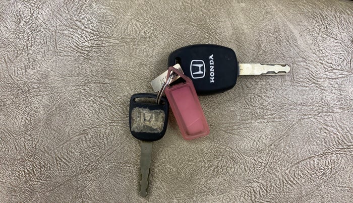 2013 Honda Amaze 1.2L I-VTEC S, Petrol, Manual, 65,064 km, Key Close Up