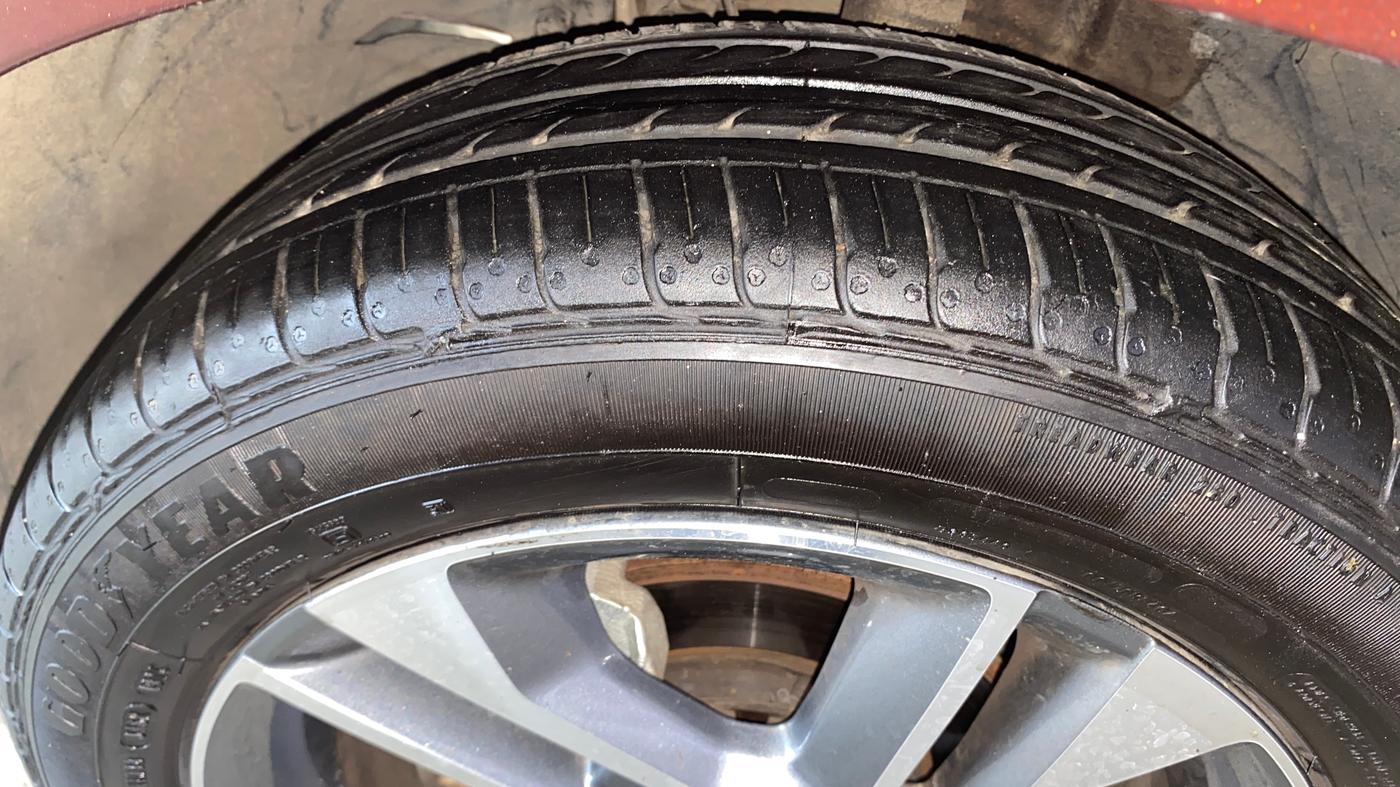 2024 Tata TIGOR XZ PLUS PETROL, CNG, Manual, 14,989 km, Left Front Tyre Tread