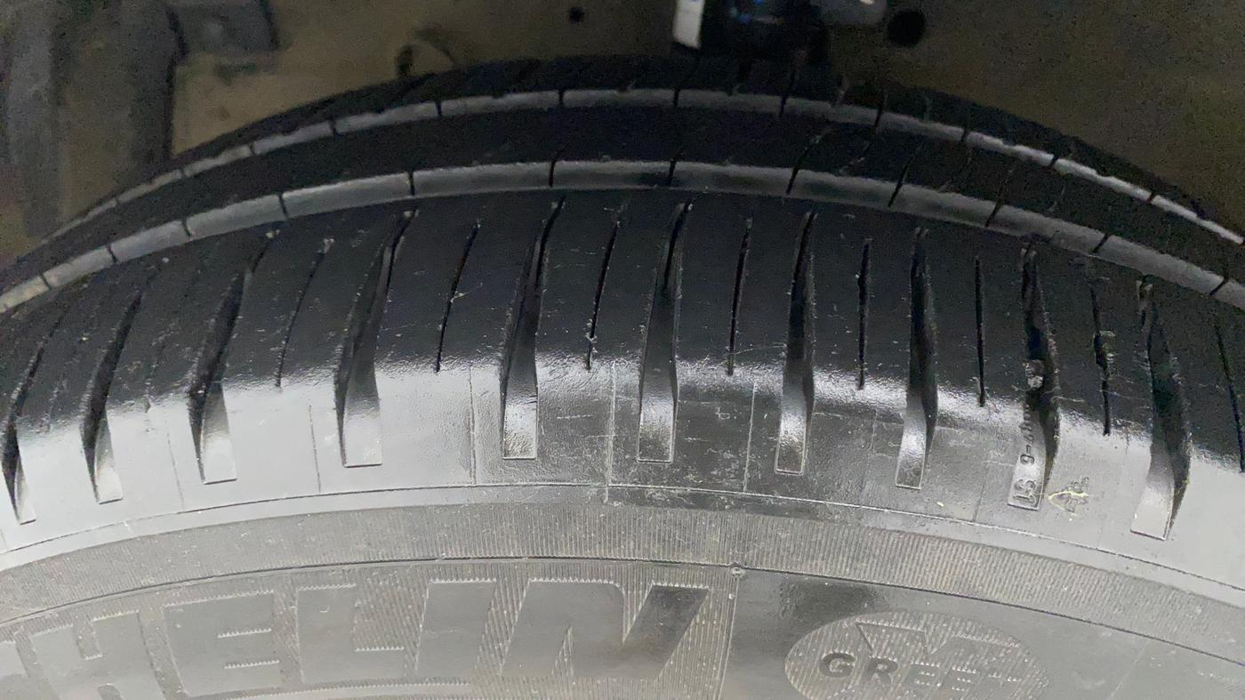 2012 Maruti Swift VXI, Petrol, Manual, 62,456 km, Left Front Tyre Tread