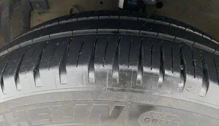 2012 Maruti Swift VXI, Petrol, Manual, 62,456 km, Left Front Tyre Tread