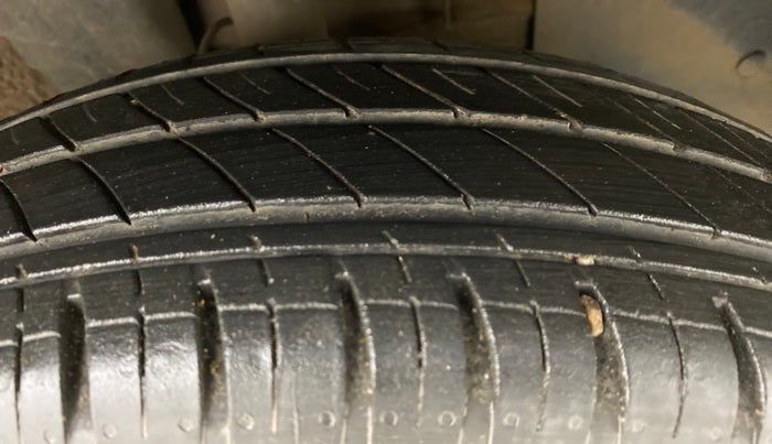 2021 Renault Kwid 1.0 RXL, Petrol, Manual, 10,957 km, Right Front Tyre Tread