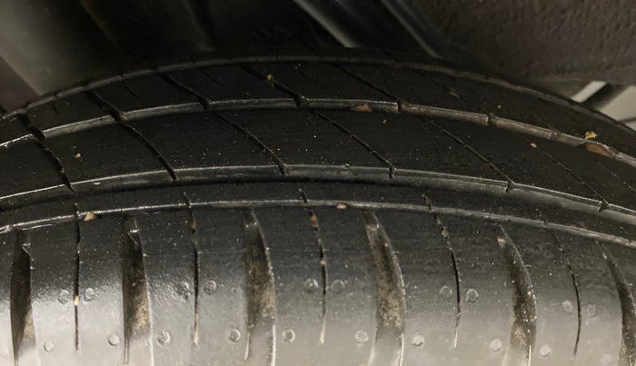 2021 Renault Kwid 1.0 RXL, Petrol, Manual, 10,957 km, Right Rear Tyre Tread
