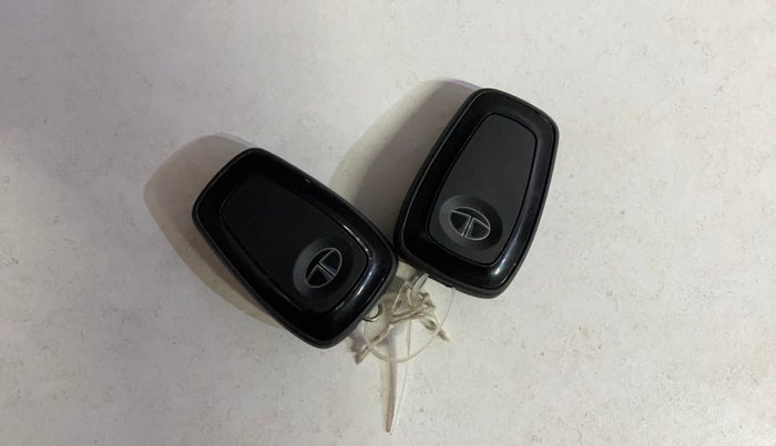 2022 Tata ALTROZ XT DIESEL, Diesel, Manual, 70,389 km, Key Close Up