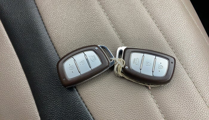 2016 Hyundai Creta SX PLUS 1.6 PETROL, Petrol, Manual, 89,720 km, Key Close Up