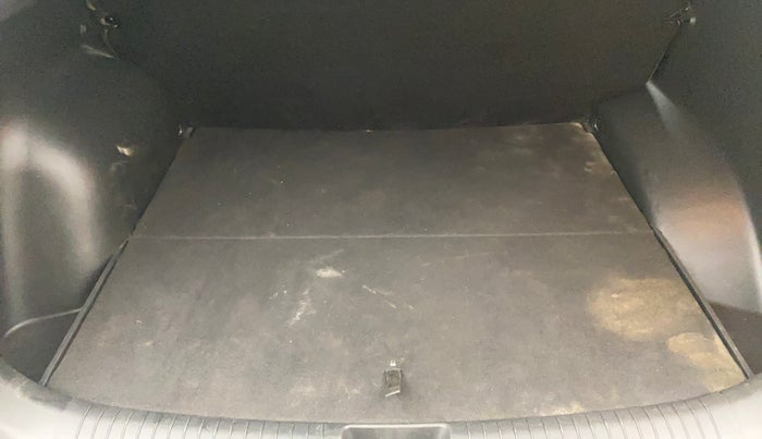 2016 Hyundai Creta SX PLUS 1.6 PETROL, Petrol, Manual, 89,720 km, Boot Inside