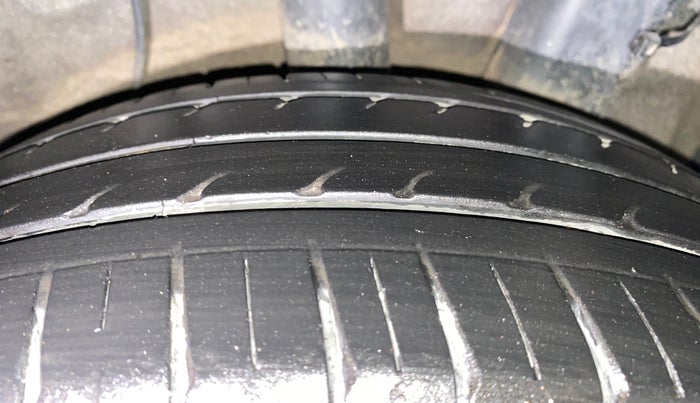 2020 Hyundai AURA SX 1.2, Petrol, Manual, 1,04,595 km, Left Rear Tyre Tread